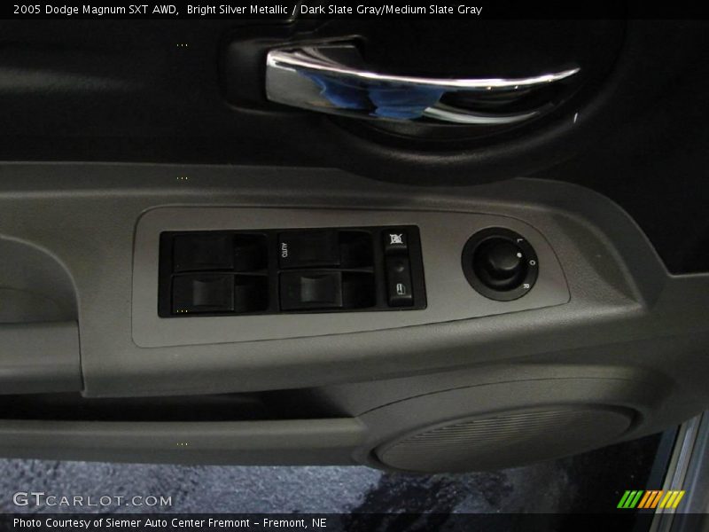 Bright Silver Metallic / Dark Slate Gray/Medium Slate Gray 2005 Dodge Magnum SXT AWD