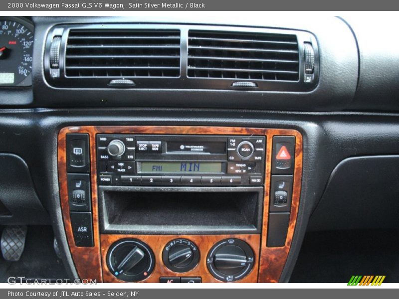 Controls of 2000 Passat GLS V6 Wagon
