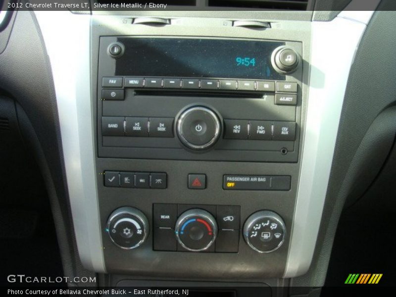 Silver Ice Metallic / Ebony 2012 Chevrolet Traverse LT