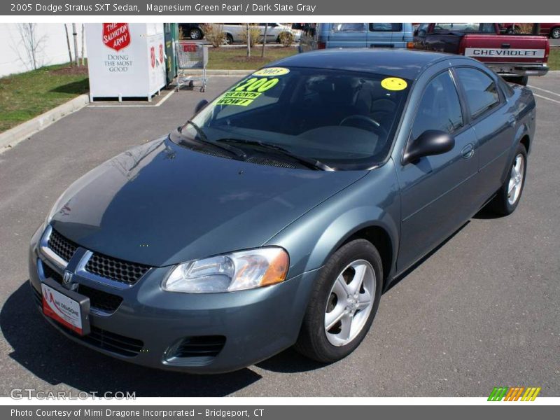 Magnesium Green Pearl / Dark Slate Gray 2005 Dodge Stratus SXT Sedan