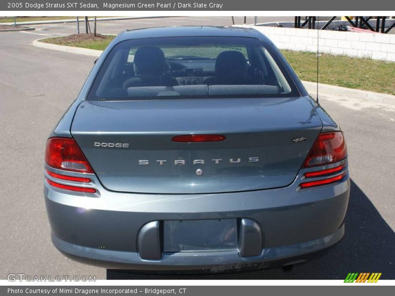 Magnesium Green Pearl / Dark Slate Gray 2005 Dodge Stratus SXT Sedan