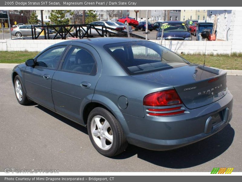 Magnesium Green Pearl / Dark Slate Gray 2005 Dodge Stratus SXT Sedan