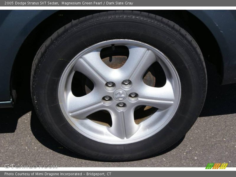 Magnesium Green Pearl / Dark Slate Gray 2005 Dodge Stratus SXT Sedan