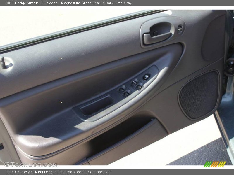 Magnesium Green Pearl / Dark Slate Gray 2005 Dodge Stratus SXT Sedan