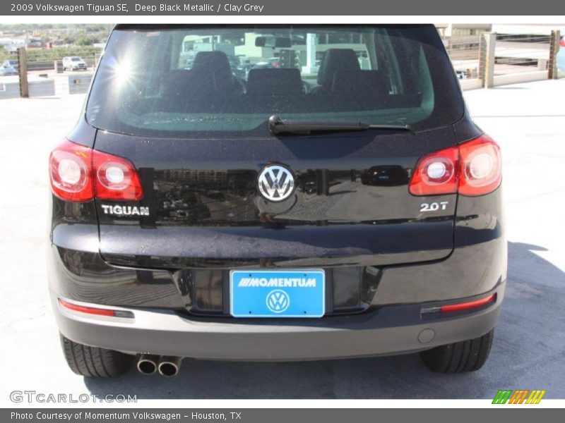 Deep Black Metallic / Clay Grey 2009 Volkswagen Tiguan SE