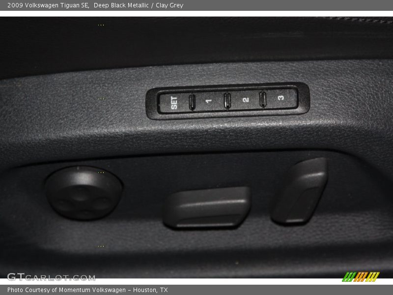 Deep Black Metallic / Clay Grey 2009 Volkswagen Tiguan SE