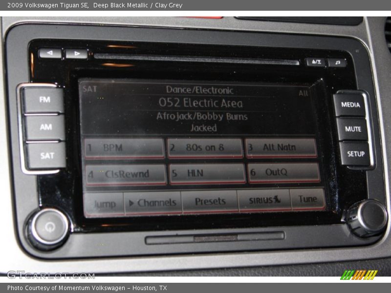 Deep Black Metallic / Clay Grey 2009 Volkswagen Tiguan SE
