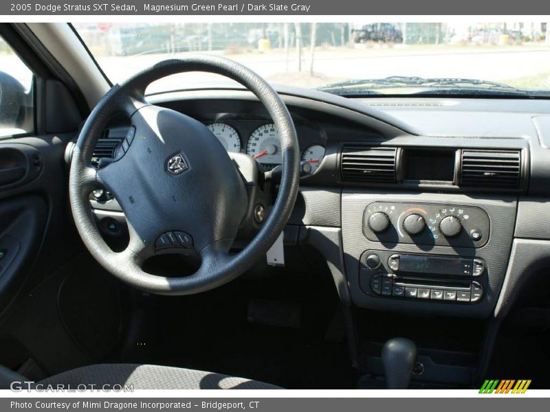 Magnesium Green Pearl / Dark Slate Gray 2005 Dodge Stratus SXT Sedan