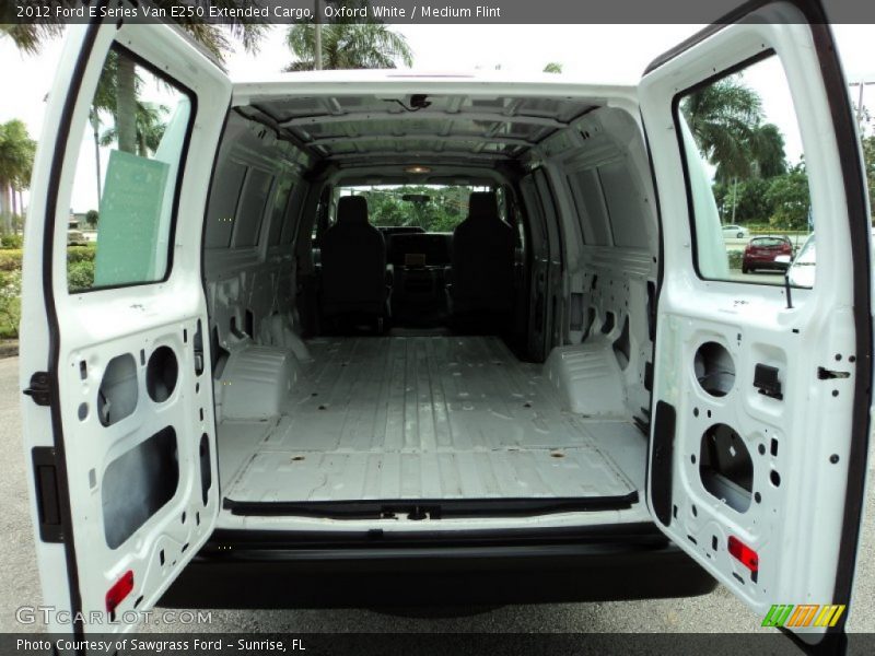  2012 E Series Van E250 Extended Cargo Trunk