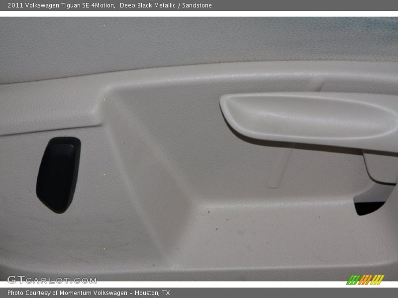 Deep Black Metallic / Sandstone 2011 Volkswagen Tiguan SE 4Motion