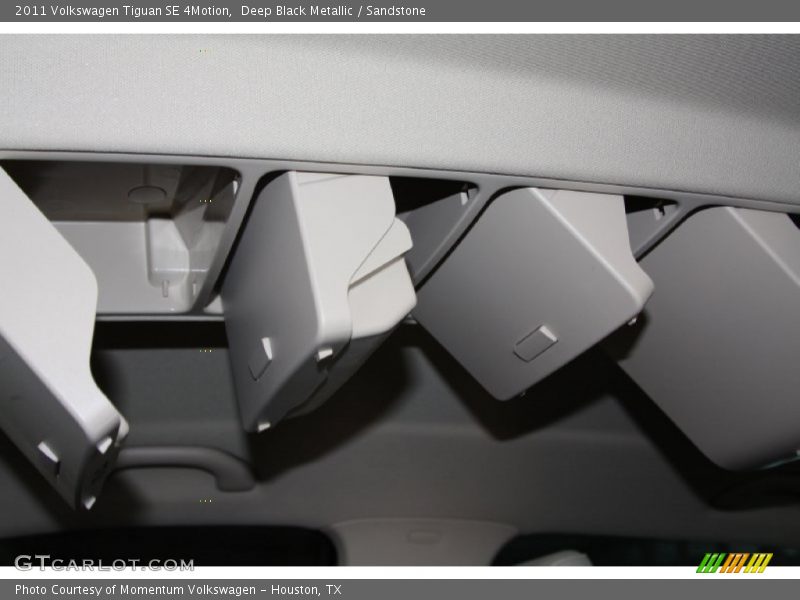 Deep Black Metallic / Sandstone 2011 Volkswagen Tiguan SE 4Motion