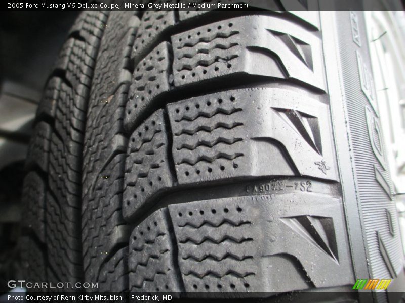 Mineral Grey Metallic / Medium Parchment 2005 Ford Mustang V6 Deluxe Coupe