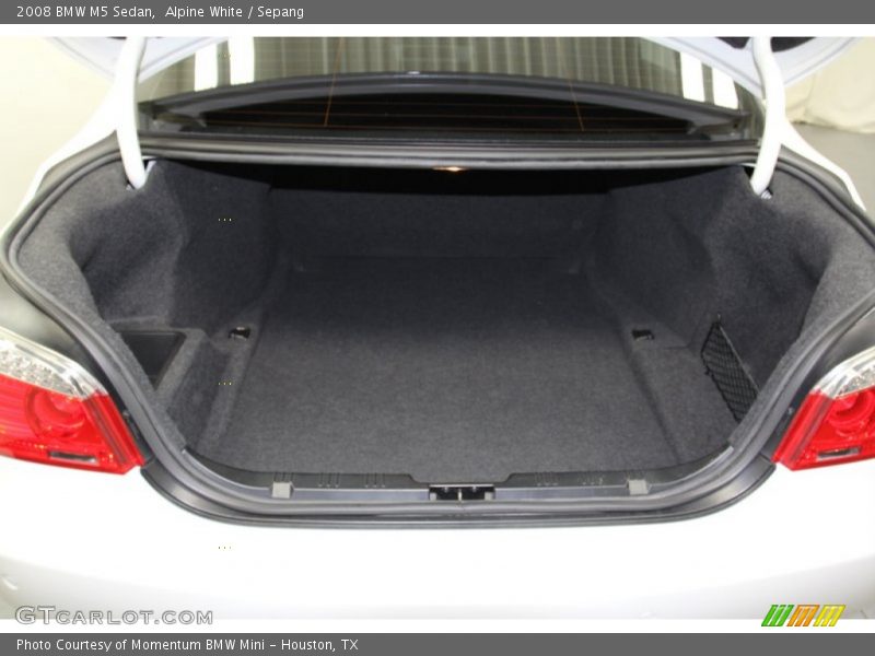  2008 M5 Sedan Trunk