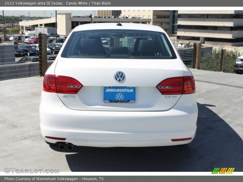 Candy White / Titan Black 2013 Volkswagen Jetta SE Sedan