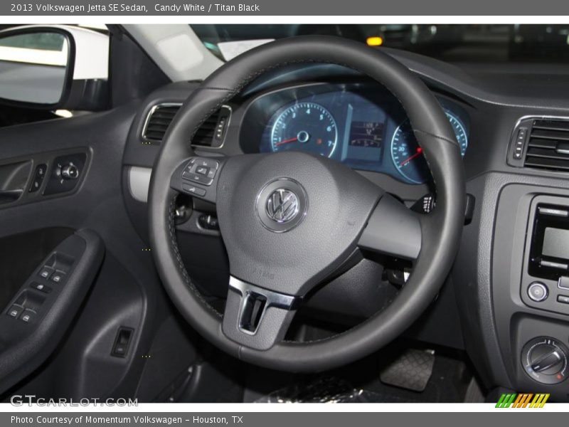 Candy White / Titan Black 2013 Volkswagen Jetta SE Sedan