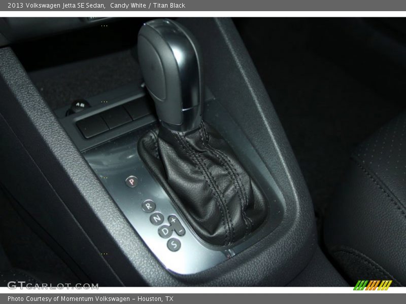 Candy White / Titan Black 2013 Volkswagen Jetta SE Sedan