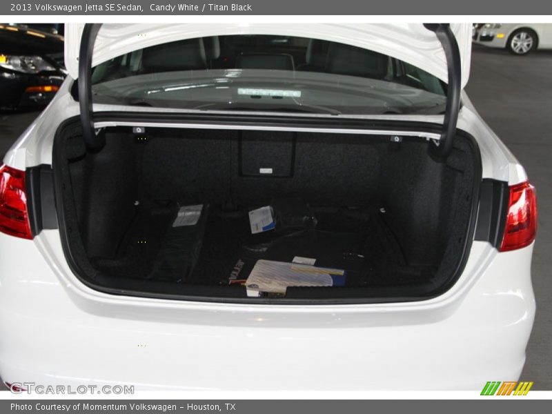 Candy White / Titan Black 2013 Volkswagen Jetta SE Sedan