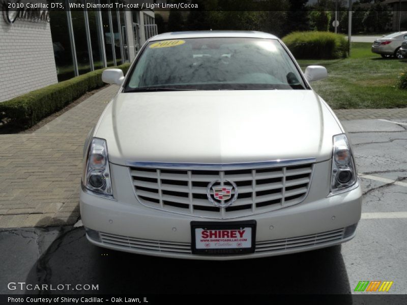 White Diamond Tri-coat / Light Linen/Cocoa 2010 Cadillac DTS