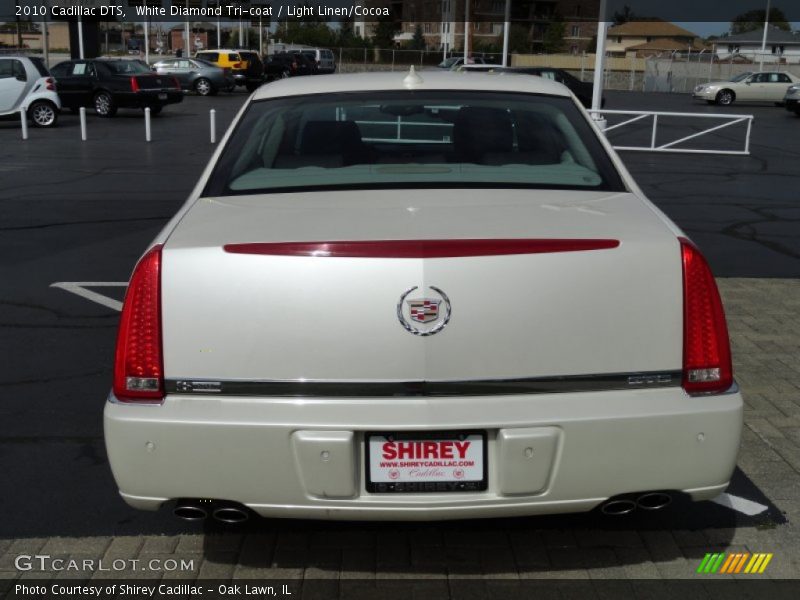 White Diamond Tri-coat / Light Linen/Cocoa 2010 Cadillac DTS