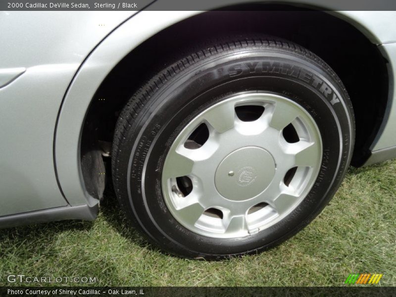 Sterling / Black 2000 Cadillac DeVille Sedan