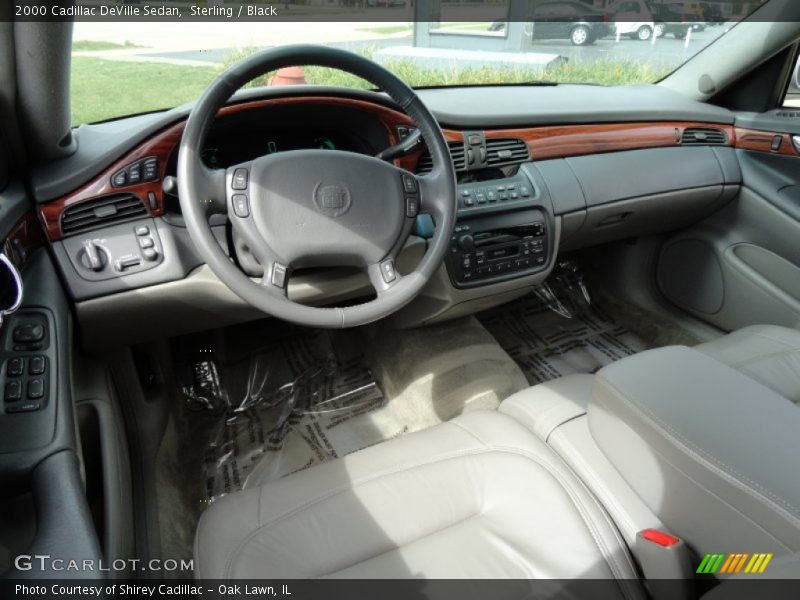 Sterling / Black 2000 Cadillac DeVille Sedan