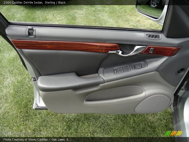 Sterling / Black 2000 Cadillac DeVille Sedan