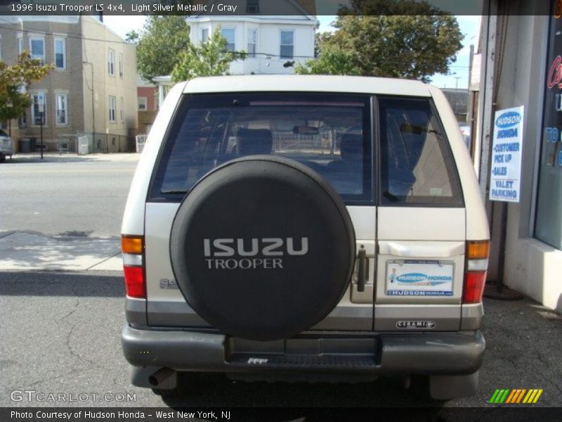 Light Silver Metallic / Gray 1996 Isuzu Trooper LS 4x4