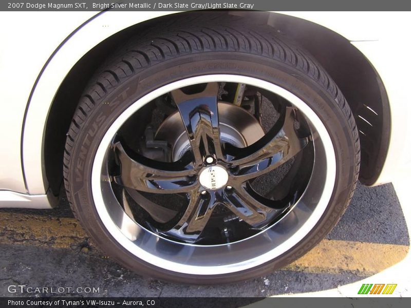 Bright Silver Metallic / Dark Slate Gray/Light Slate Gray 2007 Dodge Magnum SXT