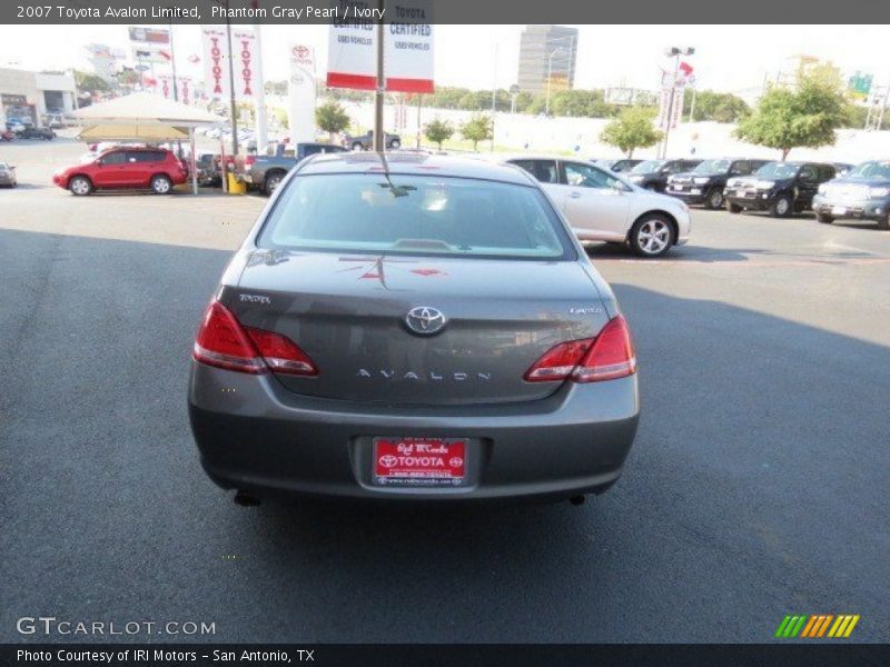 Phantom Gray Pearl / Ivory 2007 Toyota Avalon Limited