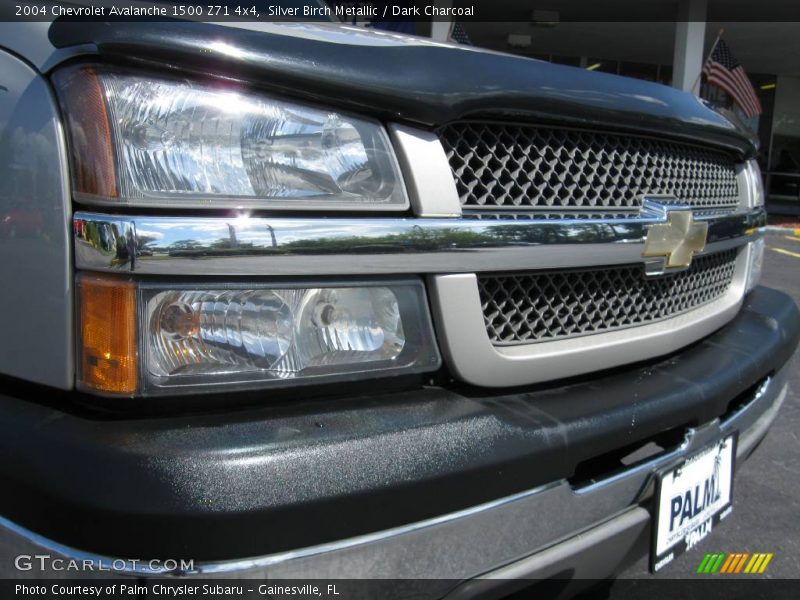 Silver Birch Metallic / Dark Charcoal 2004 Chevrolet Avalanche 1500 Z71 4x4