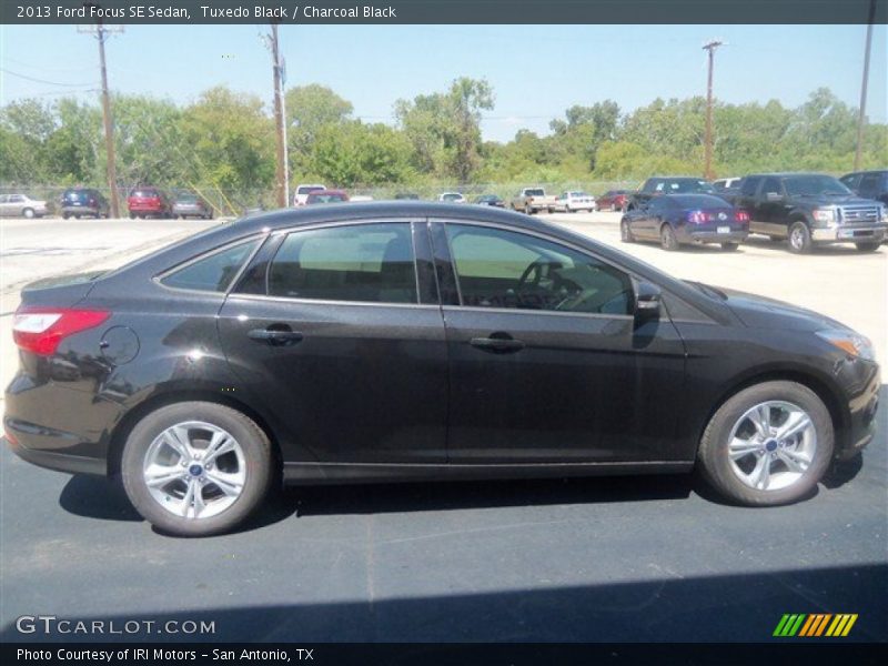 Tuxedo Black / Charcoal Black 2013 Ford Focus SE Sedan