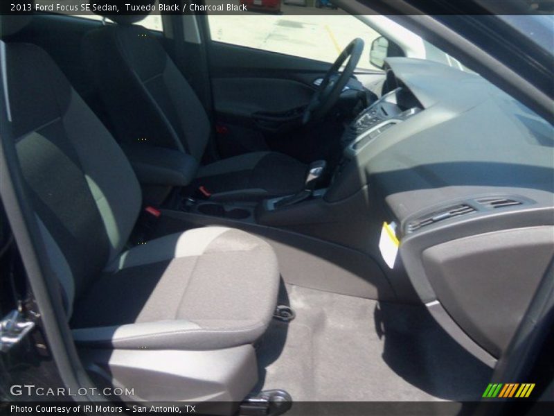 Tuxedo Black / Charcoal Black 2013 Ford Focus SE Sedan