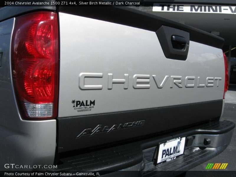 Silver Birch Metallic / Dark Charcoal 2004 Chevrolet Avalanche 1500 Z71 4x4