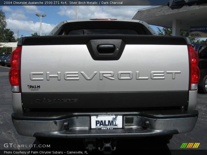 Silver Birch Metallic / Dark Charcoal 2004 Chevrolet Avalanche 1500 Z71 4x4