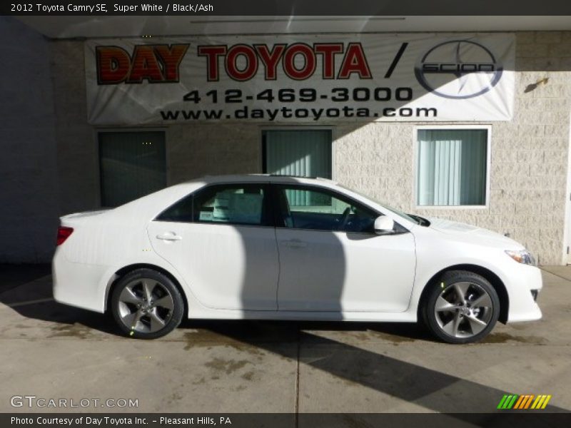 Super White / Black/Ash 2012 Toyota Camry SE