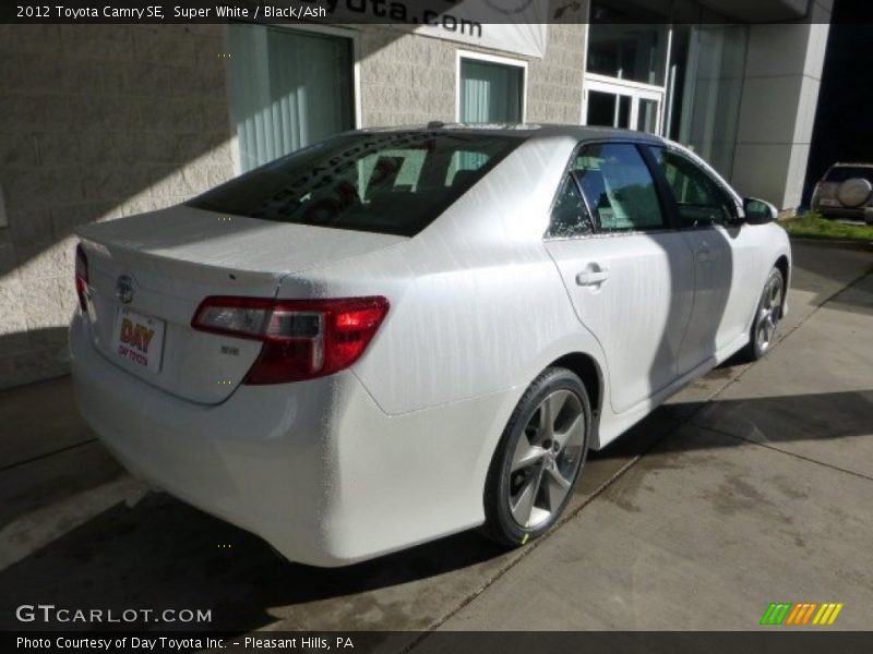 Super White / Black/Ash 2012 Toyota Camry SE