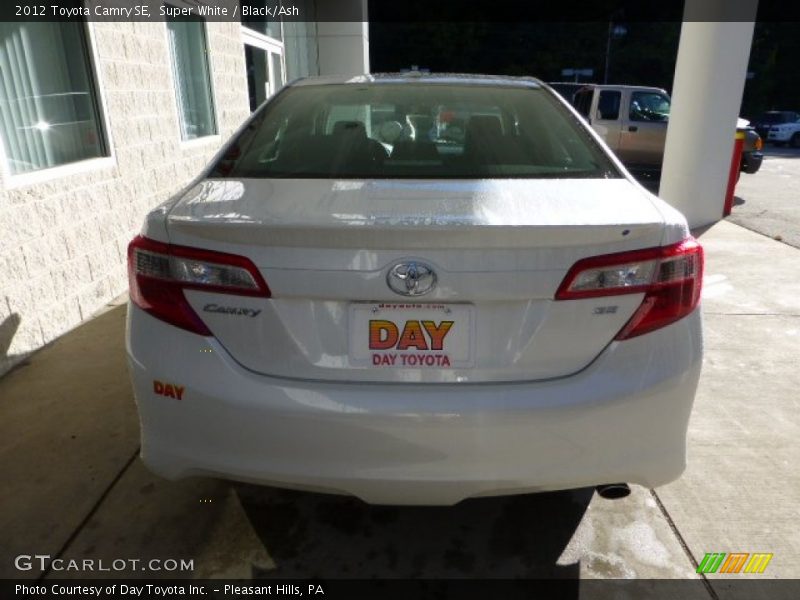 Super White / Black/Ash 2012 Toyota Camry SE