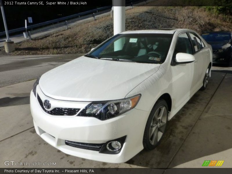 Super White / Black/Ash 2012 Toyota Camry SE