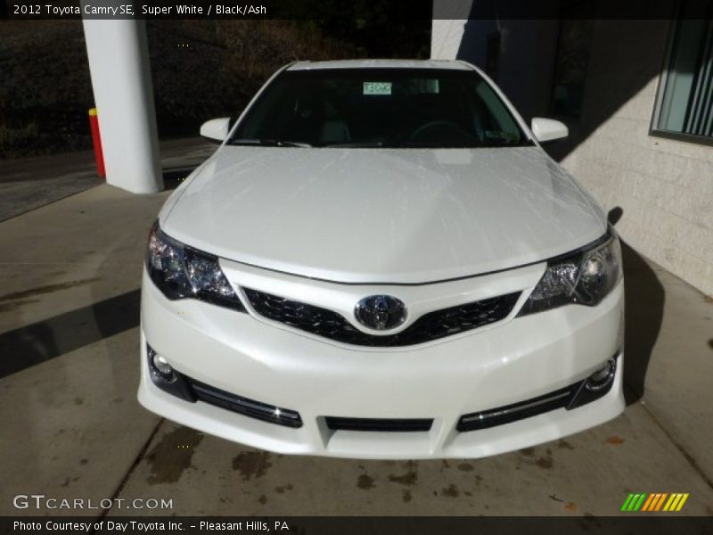 Super White / Black/Ash 2012 Toyota Camry SE