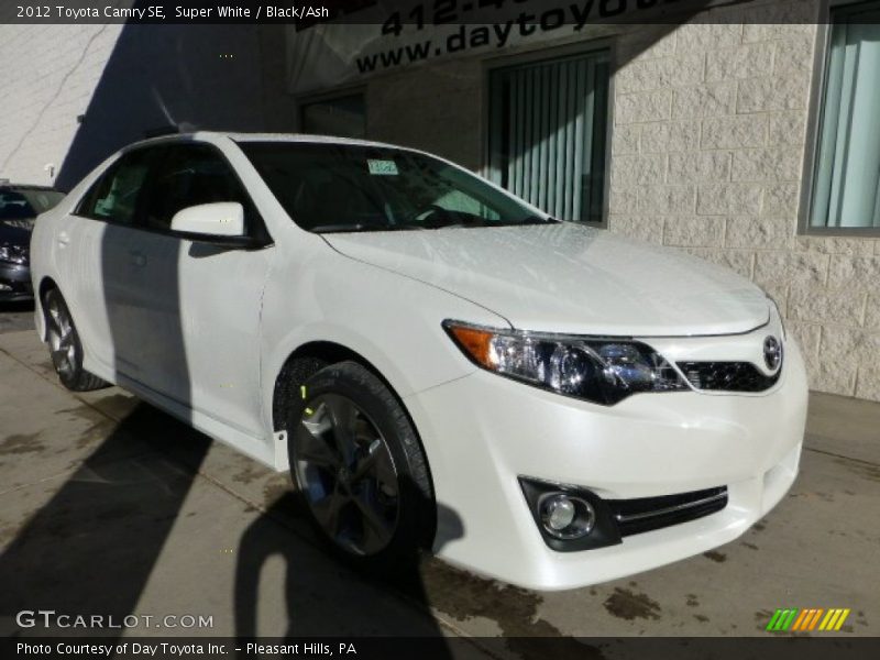 Super White / Black/Ash 2012 Toyota Camry SE