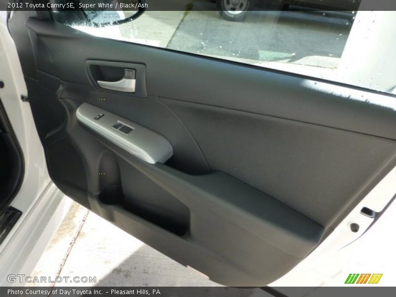 Super White / Black/Ash 2012 Toyota Camry SE