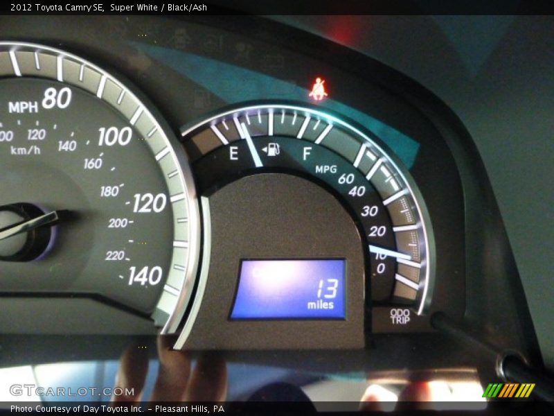 Super White / Black/Ash 2012 Toyota Camry SE