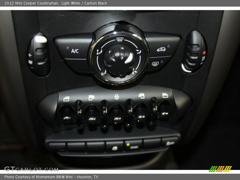 Light White / Carbon Black 2012 Mini Cooper Countryman