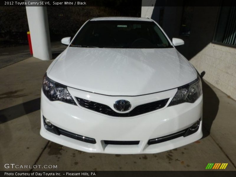 Super White / Black 2012 Toyota Camry SE V6