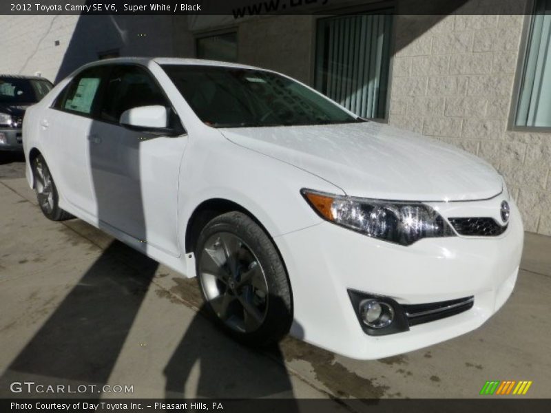 Super White / Black 2012 Toyota Camry SE V6