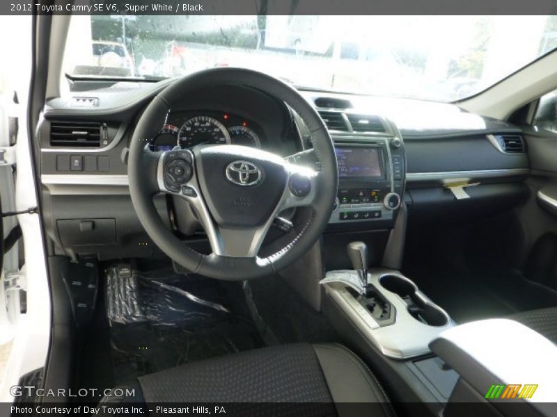 Super White / Black 2012 Toyota Camry SE V6