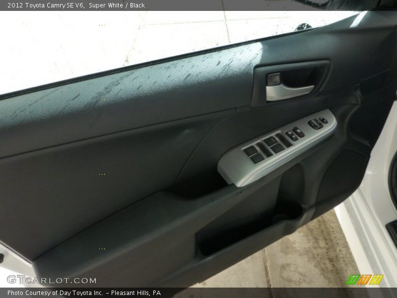 Super White / Black 2012 Toyota Camry SE V6