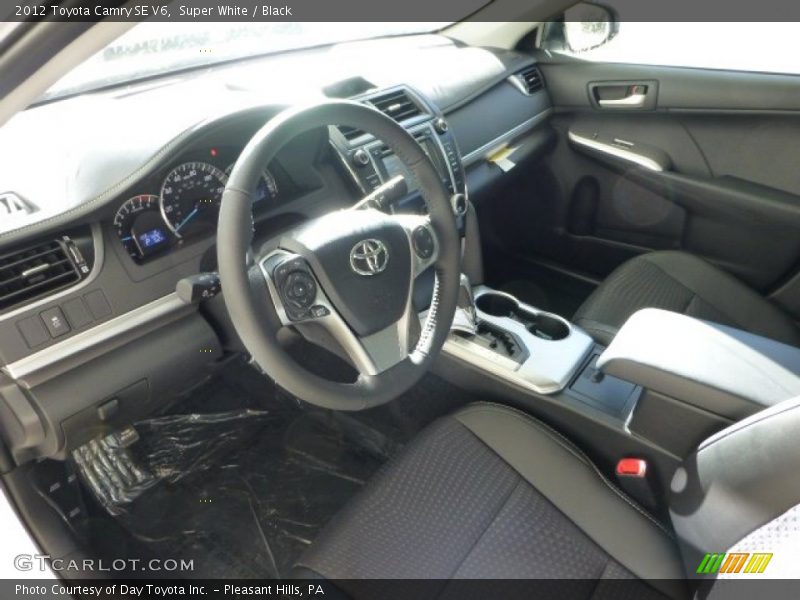 Super White / Black 2012 Toyota Camry SE V6