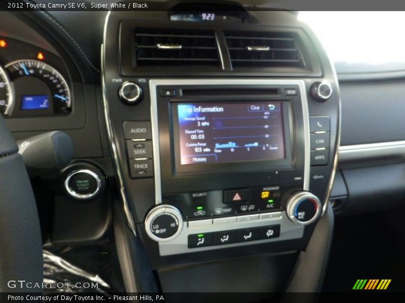 Super White / Black 2012 Toyota Camry SE V6