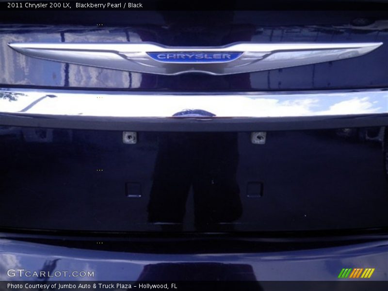 Blackberry Pearl / Black 2011 Chrysler 200 LX